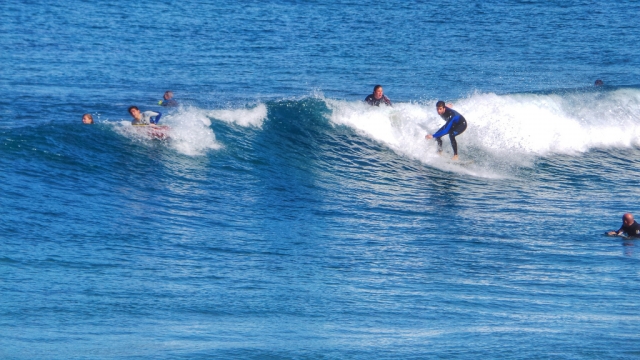 Surf con los amigos
